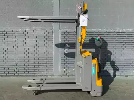 Stapelaars 2020  Jungheinrich EMD 118 Baujahr 2020 Stunden 910 Akku 2026 (3)