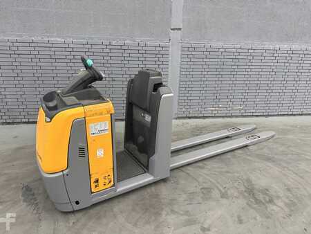 Horizontal Order Pickers 2020  Jungheinrich ECE 225 Baujahr 2020/  Stunden 2572/ Forks 2,4M (1)