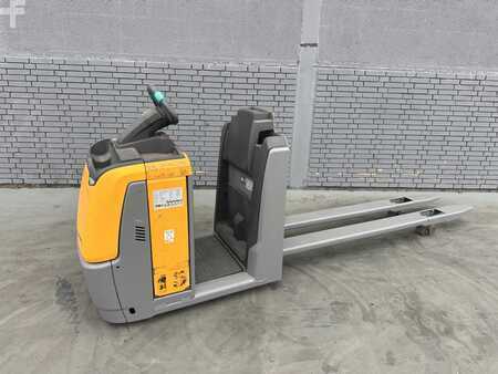 Horizontal Order Pickers 2020  Jungheinrich ECE 225 Baujahr 2020/  Stunden 2572/ Forks 2,4M (2)