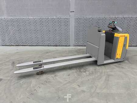 Horizontal Order Pickers 2020  Jungheinrich ECE 225 Baujahr 2020/  Stunden 2572/ Forks 2,4M (7)