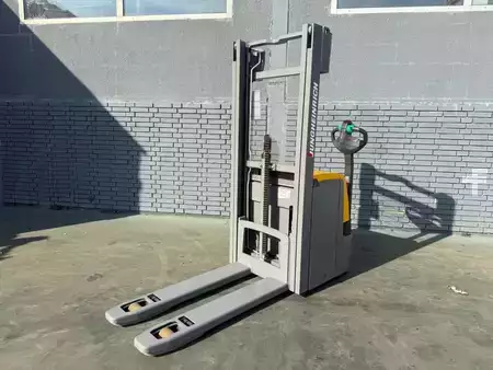 Stapelaars 2020  Jungheinrich EJC 112z Baujahr 2020 Hubhöhe 2900 Akku 2024 (1)