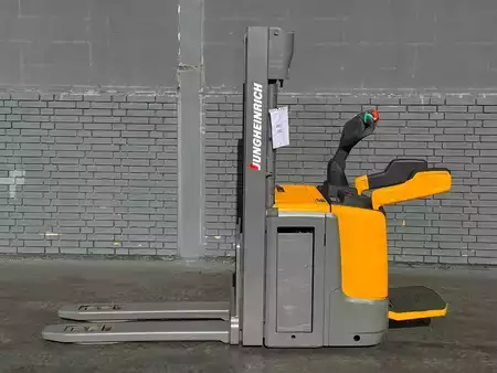 Stoccatori 2020  Jungheinrich ERC 220z Baujahr 2020 / HH 3,75M/ 2000kg TOP ZUSTAND (2)