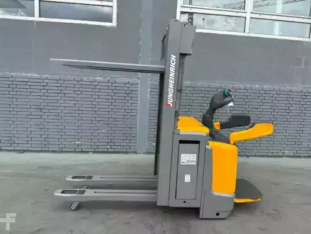 Pallet Stackers 2021  Jungheinrich ERC 216z Baujahr 2021  Stunden 1237 Akku 2021 (3)