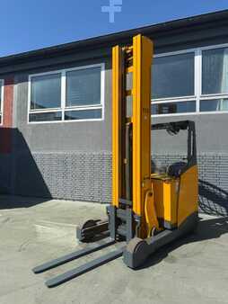 Skyvemast 2012  Jungheinrich ETV 325 Baujahr 2012 / HH 8420 Akku 2012 (1)