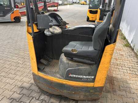 Skyvemast 2012  Jungheinrich ETV 325 Baujahr 2012 / HH 7,40M Defekt/ Ersatzteilträger (4)