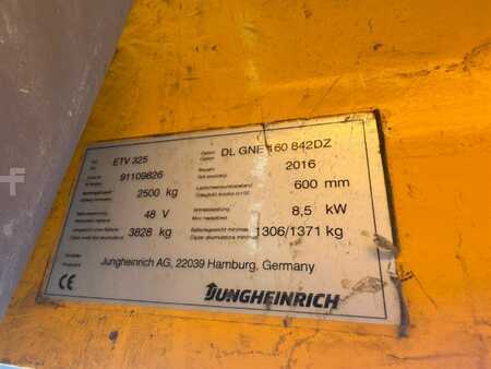 Skyvemast 2016  Jungheinrich ETV 325 Baujahr 2016 / HH 8420 Akku 2016 (7)