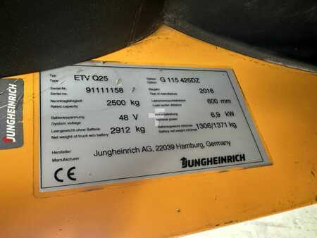 Retráctil 2016  Jungheinrich ETV Q25 Baujahr 2016 / Stunden 9303/ HH 4250/ Akku 2016 (6)
