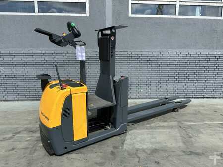 Horizontal-Kommissionierer 2013 Jungheinrich ECE 225 HP Baujahr 2013 / Stunden 2164 /Gabel 2,4M (1)