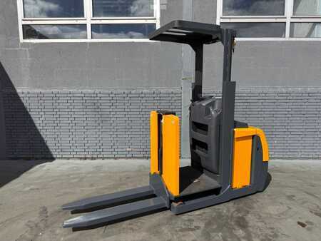 Vertikální vychystávací vozík 2015  Jungheinrich EKS 110 Baujahr 2015 / HH 1800 / Stunden 5135 (2)