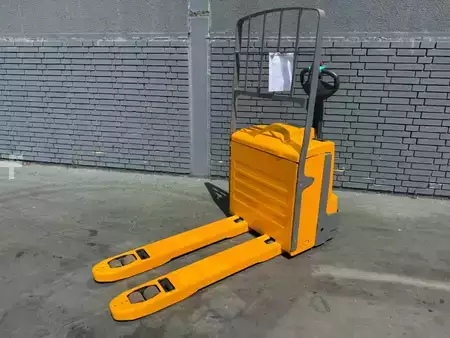 Niederhubwagen 2016  Jungheinrich EJE 220 Baujahr 2016/ Stunden 2045 Ladegerät integriert (1)