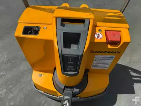 Niederhubwagen 2016  Jungheinrich EJE 220 Baujahr 2016/ Stunden 2045 Ladegerät integriert (5)