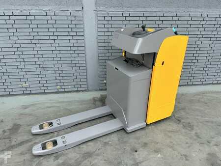 Préparateur de commande horizontal 2018  Jungheinrich ESE 120 Baujahr 2018/ Stunden 3754/ 2000 KG (1)