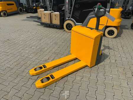 Niederhubwagen 2012  Jungheinrich EJE 116 Stunden 263 Akku 2024 Ladegerät Integriert (1)