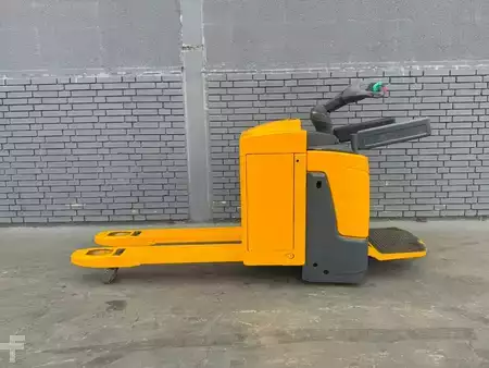 Nízkozdvižný vozík 2015  Jungheinrich ERE 120 Baujahr 2015 Akku 2018 Gabellänge 1150 (2)