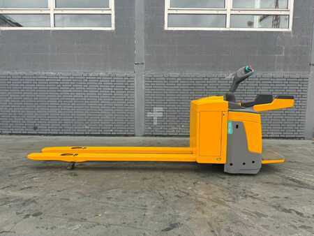 Plocktruckar horizontal 2016  Jungheinrich ERE 225 Baujahr 2016 Akku 2020 Gabellänge 2400 (2)