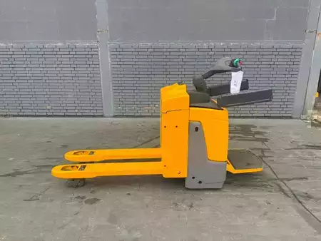 Låglyftare El 2016  Jungheinrich ERE 120 Baujahr 2016 Akku 2016 Gabellänge 1150 (1)