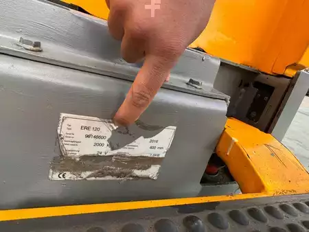 Porta-paletes elétrico 2016  Jungheinrich ERE 120 Baujahr 2016 Akku 2023 Gabellänge 1150 (4)