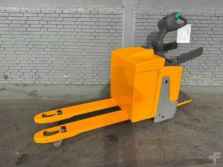 Elektromos emelőkocsik 2016  Jungheinrich ERE 120 Baujahr 2016/ Akku 2016/ Top Zustand (1)