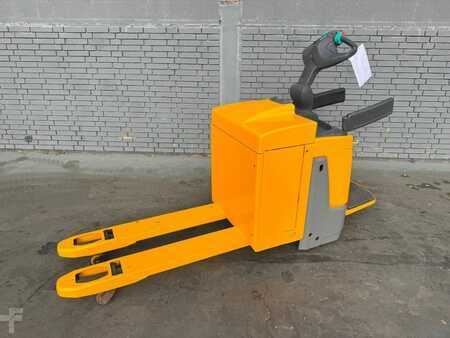 Elektromos emelőkocsik 2016  Jungheinrich ERE 120 Baujahr 2016/ Akku 2021/ Top Zustand (2)