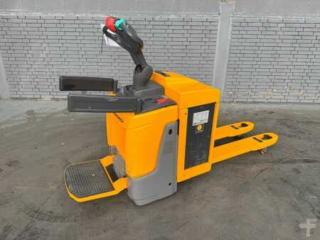 Elektromos emelőkocsik 2016  Jungheinrich ERE 120 Baujahr 2016/ Akku 2021/ Top Zustand (3)