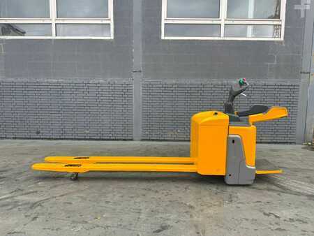 Plocktruckar horizontal 2017  Jungheinrich ERE 225 Baujahr 2017 Akku 2021 Gabellänge 2400 (2)