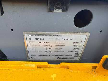 Plocktruckar horizontal 2017  Jungheinrich ERE 225 Baujahr 2018 Akku 2021 Gabellänge 2400 (3)