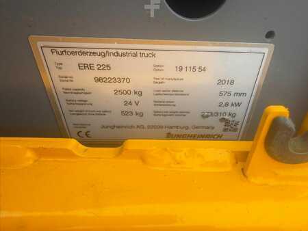 Horizontális komissiózó 2018  Jungheinrich ERE 225 Baujahr 2018 Akku 2018 Stunden 2980 (5)