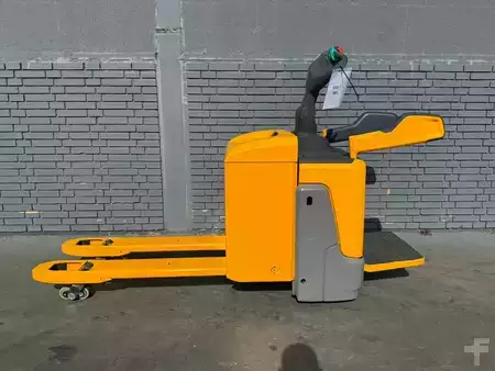 Recogepedido horizontal 2019  Jungheinrich ERE 225 Baujahr 2019 Akku 2019 Gabellänge 1150 (2)