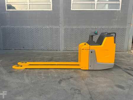 Horizontális komissiózó 2020  Jungheinrich ERE 120 Baujahr 2020 Akku 2021 Gabellänge 2400 (3)