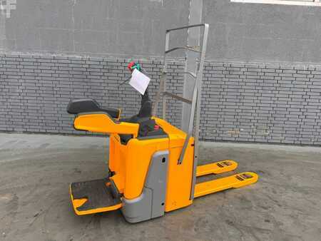 Elektromos emelőkocsik 2021  Jungheinrich ERE 120 Baujahr 2021/ Stunden 4413/ EPS Lenkung (4)