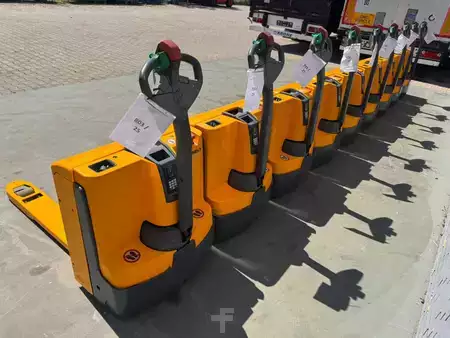 Transpallet elettrici 2015  Jungheinrich EJE 116 BAUJAHR 2015 /AKKU NEU 2026 / 300 XVORHANDEN (4)