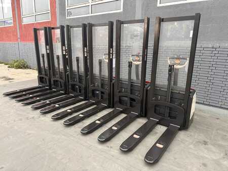 Hochhubwagen 2010 Crown WF 3000 / Aktion Preis 800€ /Baujahr 2010 -12/ HH 1,5M (2)