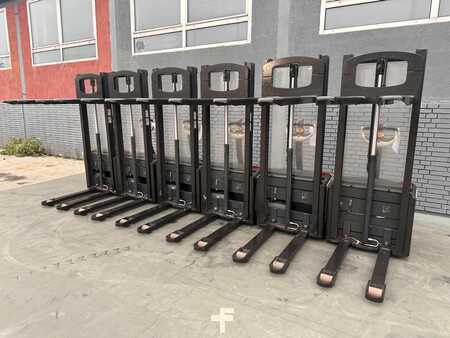 Stacker pedestre 2010  Crown WF 3000 / Aktion Preis 1.750€ /Baujahr 2010 -12/ HH 1,5M (4)