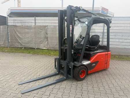 El truck - 3 hjulet 2017  Linde E18 Baujahr 2017 / Stunden 4582 HH 4600 (1)