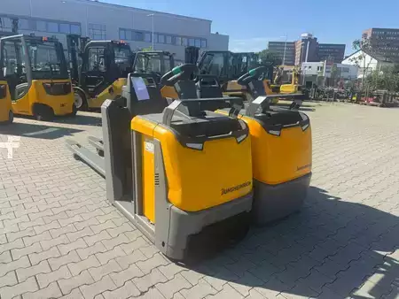 Horizontal-Kommissionierer 2019  Jungheinrich ECE 225 Baujahr 2019 Stunden 3000 2x vorhanden (1)