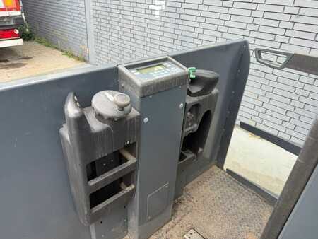 Plocktruckar vertikal 2012  Jungheinrich EKS 210 Baujahr 2012 / HH 3810 / Stunden 82 (4)