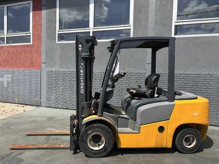 Dieselstapler 2015  Jungheinrich DFG 430 Baujahr 2015 Achsschaden / Triplex/3+4Ventil (2)