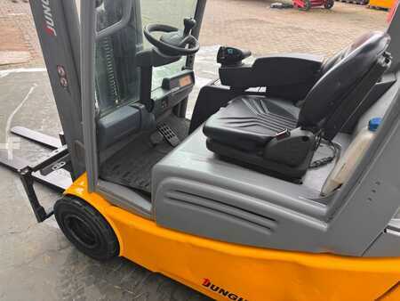 El truck - 3 hjulet 2016  Jungheinrich EFG 220 Baujahr 2016 / Akku 2022 HH 4640 (8)