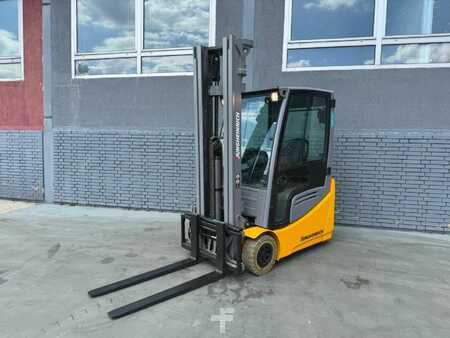 Elektro 3 Rad 2018  Jungheinrich EFG 216 Baujahr 2018/ HH 5500 Vollkabine (1)