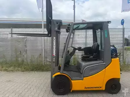 Treibgasstapler 2019  Jungheinrich TFG 316s Baujahr 2019/ Stunden 3831/ HH 5000 (2)