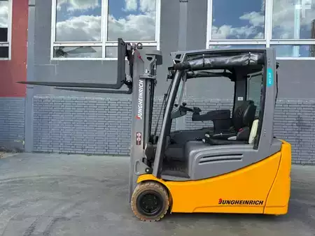 3-wiel elektrische heftrucks 2018  Jungheinrich EFG 220 Baujahr 2018 /Triplex / Stunden 3111 (2)