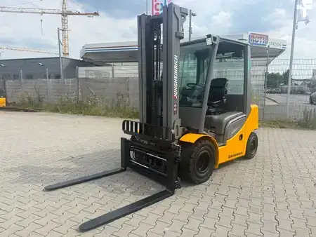 Dieselstapler 2019  Jungheinrich DFG 425s Baujahr 2019/ Stunden 10735 HH 5500 (1)