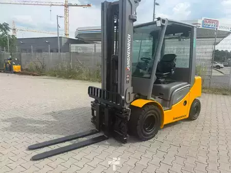 Dieselstapler 2019  Jungheinrich DFG 425s Baujahr 2019/ Stunden 10735 HH 5500 (2)