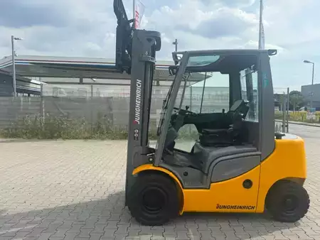 Dieselstapler 2019  Jungheinrich DFG 425s Baujahr 2019/ Stunden 10735 HH 5500 (3)