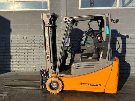 Elektro 3 Rad 2019  Jungheinrich EFG 220 Baujahr 2019 /Triplex /Std.4442 /Akku 2019 (2)