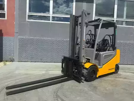 Elektro 4 Rad 2019  Jungheinrich EFG 430 Baujahr 2019/ Stunden 8757/ Akku NEU (1)