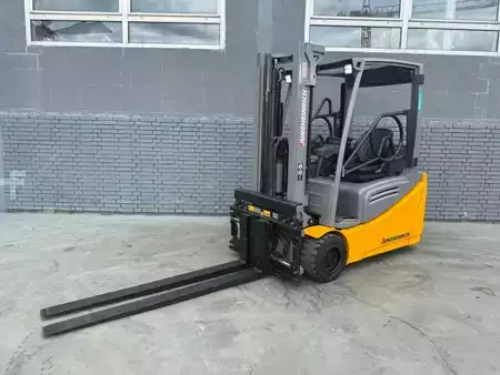 Elektro 3 Rad 2019  Jungheinrich EFG 218 Baujahr 2019 / Stunden 15444 HH 3100 (2)
