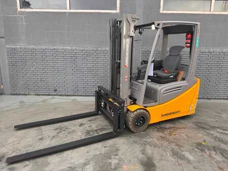 Elektro 3 Rad 2020  Jungheinrich EFG 218 Baujahr 2020 / Stunden 12117 HH 3100 (2)