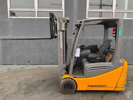 Elektro 3 Rad 2020  Jungheinrich EFG 218 Baujahr 2020 / Stunden 11398 HH 3100 (2)