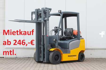 Treibgasstapler 2014  Jungheinrich TFG320 (1)